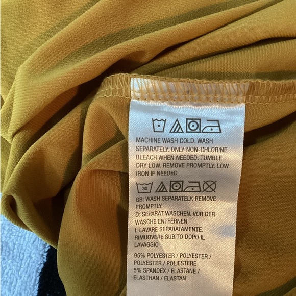 Susan Graver Mustard Keyhole Blouse Plus Size 3X - Picture 7 of 8